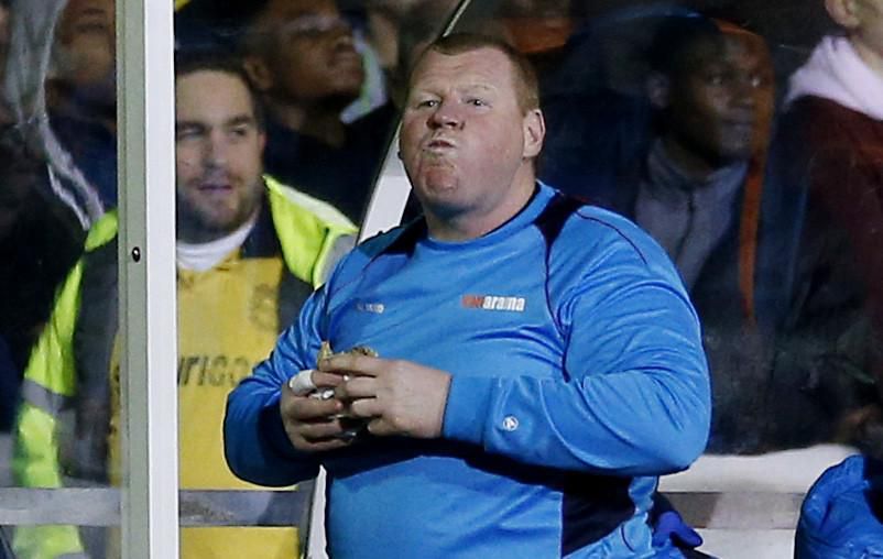 Pasteitje komt Wayne Shaw erg duur te staan: schorsing en boete