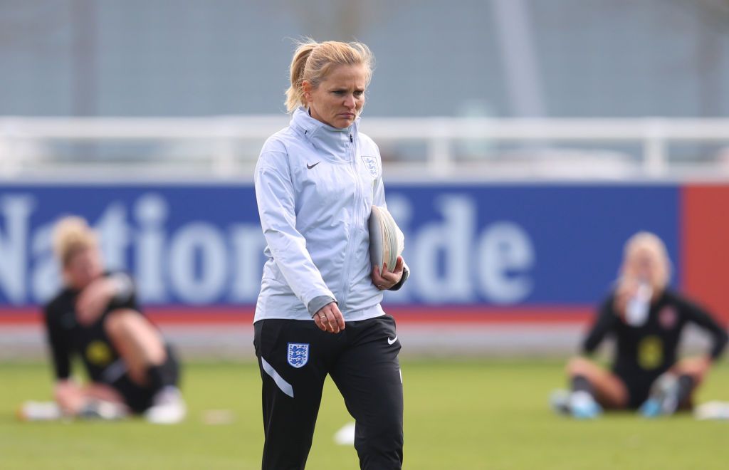 Bondscoach Sarina Wiegman mist trainingskamp Engeland na overlijden familielid