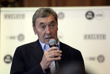 Gewonde Eddy Merckx opgenomen in ziekenhuis na valpartij met fiets