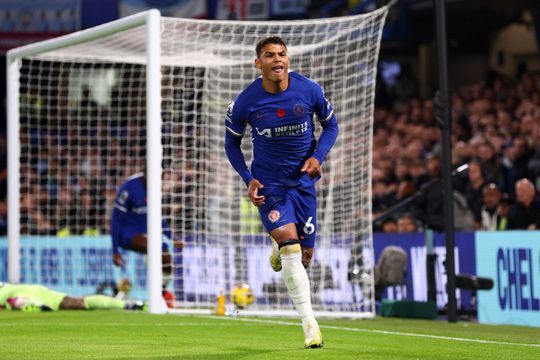 🎥​ | Bejaarde Thiago Silva maakt doelpunt tegen Man City en schrijft geschiedenis