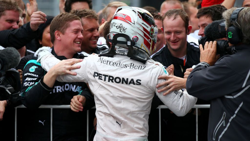 Wereldtitel Mercedes dankzij tijdstraf Räikkönen