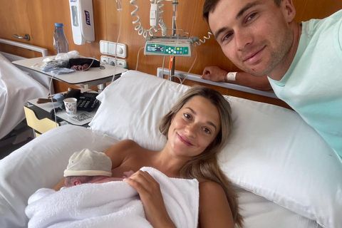 📸 | Geen rustdag voor Alexey Lutsenko: Astana-renner in ziekenhuis voor geboorte zoontje