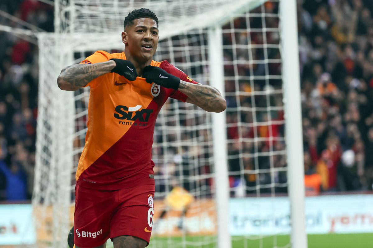 Patrick van Aanholt en Ryan Babel zorgen met goals voor zege Galatasaray