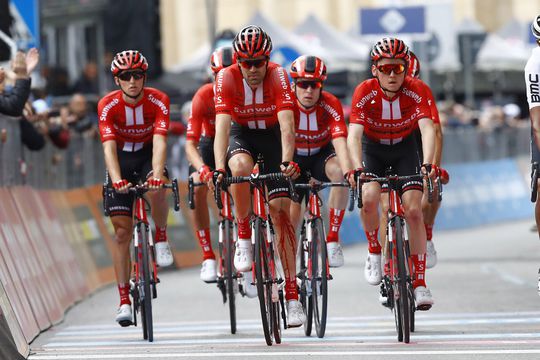 Dumoulin gaat er nog nachtje over slapen of hij doorgaat in de Giro: 'Klassement is voorbij'