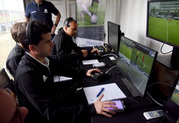 FIFA bevestigt WK-primeur: 'Bij iedere wedstrijd een videoscheidsrechter'