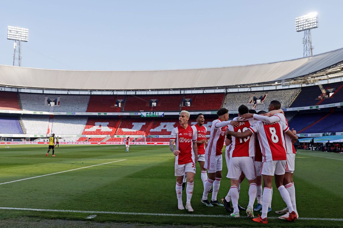 Ajax grijpt de KNVB Beker: gunstig voor AZ en Feyenoord?