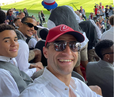 📸 | Wat een support! Hele selectie van Bayern München als fan bij kampioensduel vrouwenelftal