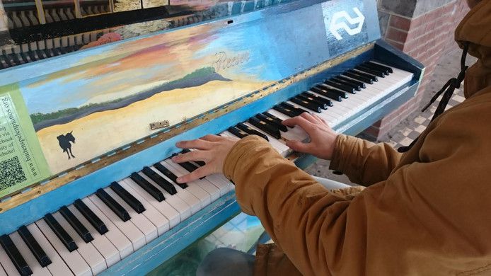 Hierom kreeg een pianist een keiharde klap van een Feyenoord-hooligan