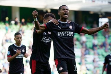 PSV schrikt even van blunder keeper, maar wint uiteindelijk wel makkelijk bij FC Groningen