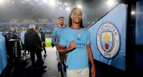 Nathan Aké scoort gelijk bij terugkeer in clubverband: 'Het was een vreemde week'