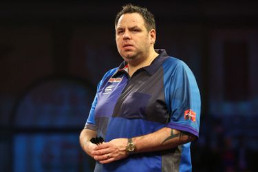 Gestopte oud-wereldkampioen Adrian Lewis: 'In 2024 nog niet terug in dartswereld'