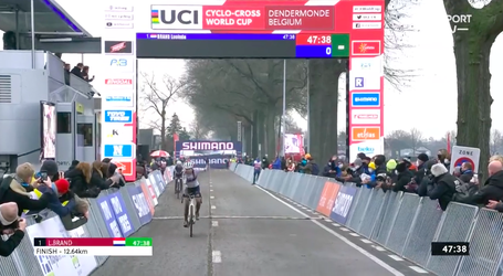 🎥 | Wereldkampioene Lucinda Brand wint wereldbeker in Dendermonde