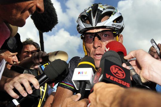Armstrong blijft boeten, dopingrenner #1 krijgt rechtszaak van 95 miljoen euro om z'n oren