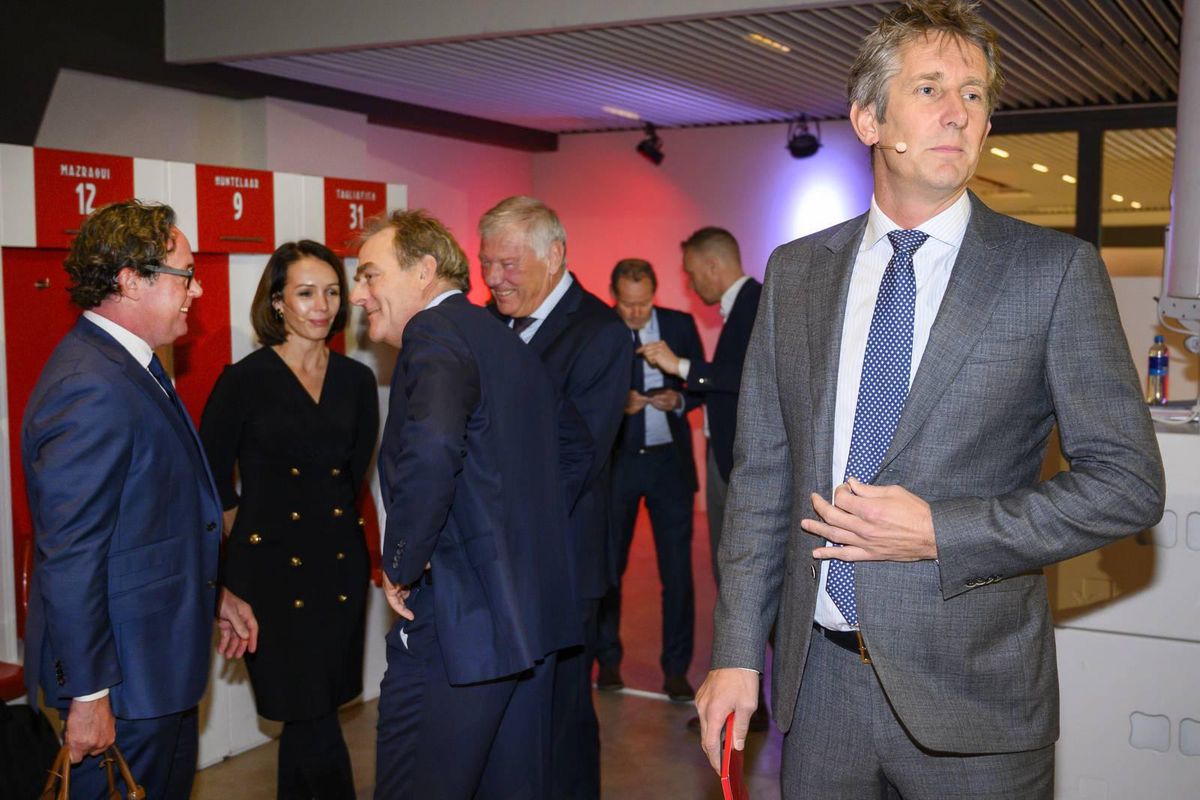Directeur Van der Sar op Ajax-vergadering: 'Te veel spelers zijn deze zomer vertrokken'