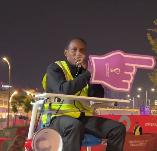 🎥 | Virale 'Metro Guy' mag kunstje doen in vol WK-stadion: 'Metro, metrooooo'