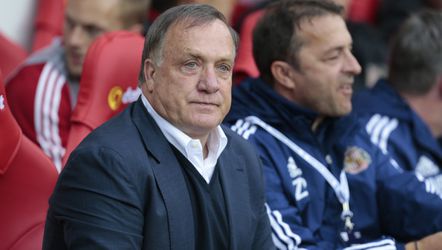 Advocaat laat na gelijkspel niets los over zijn toekomst