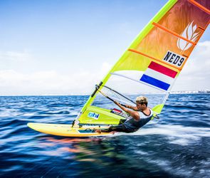 Badloe pakt wereldtitel af van trainingsmaat Van Rijsselberghe