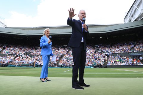 John McEnroe vindt Wimbledon-eindzege van Elena Rybakina gek: 'Ze is Russisch!'