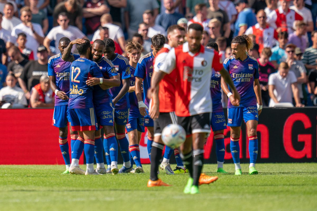 Arne Slot smeekt om versterkingen! Feyenoord verliest traditionele openingswedstrijd van Lyon