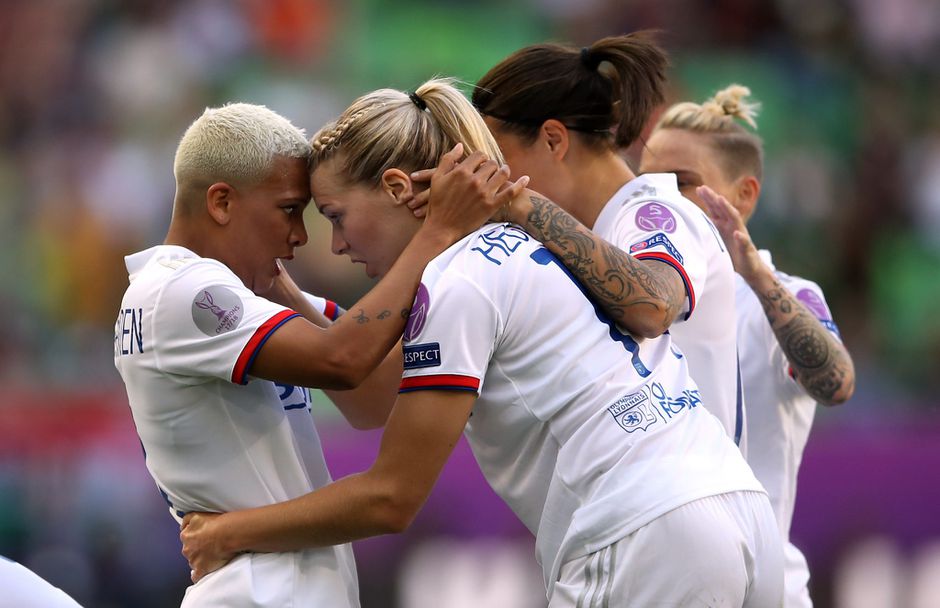 Van de Sanden verslaat Martens in CL-finale: Olympique Lyon rekent al voor rust met FC Barcelona af