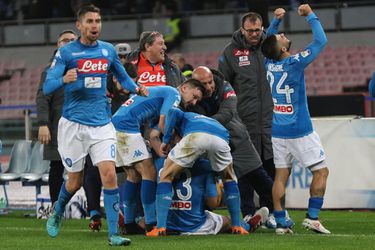 Napoli kruipt na winst dichter tegen Juventus aan