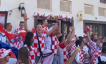🎥 | Kroatische fans bouwen feestje voorafgaand aan WK-duel met Canada