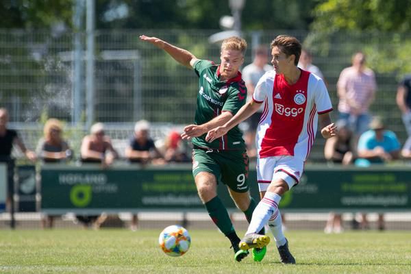 Scheidsrechter legt Deense bekerfinale stil omdat fans niet 1,5 meter van elkaar zitten
