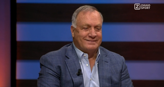 🎥​ | Nieuwe trainer FC Utrecht? Hint Dick Advocaat met deze stilte en glimlach op vacature?
