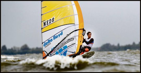 Van Rijsselberghe wint 1 van de 3 races op eerste EK-dag