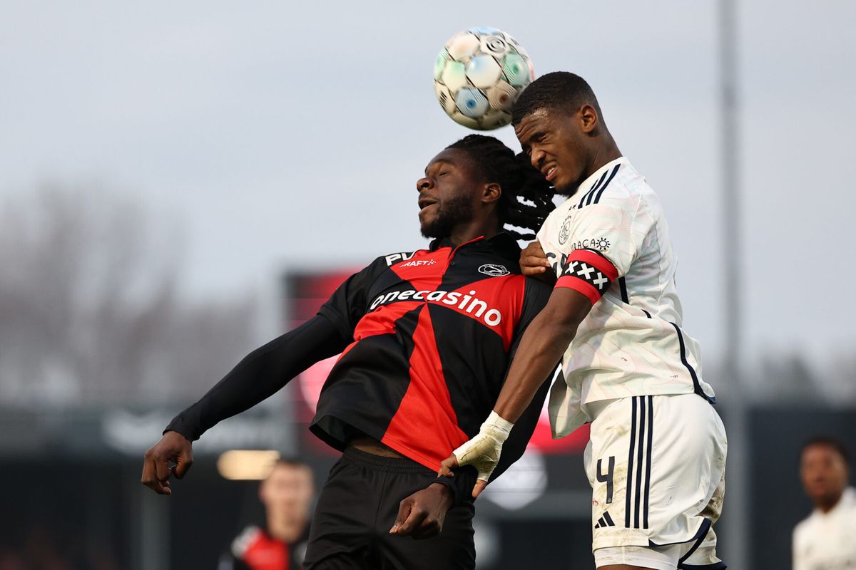 Waarom Jorrel Hato opeens aanvoerder was tijdens Almere City - Ajax? 'Ik stond dichtbij'