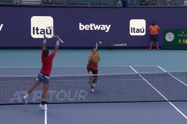 🎥😂 | HUH? Showman Alexander Bublik maakt wel héél raar punt op Miami Open