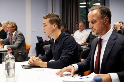 'Carel Eiting krijgt geen gelijk en verliest arbitragezaak tegen FC Volendam'