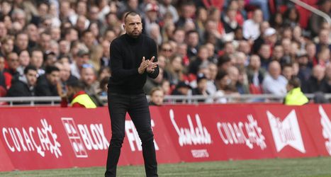 'Als Ajax bekerfinale wint van PSV mag John Heitinga contractueel gezien trainer blijven'