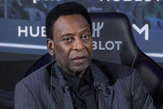De 81-jarige Pelé is in het ziekenhuis opgenomen