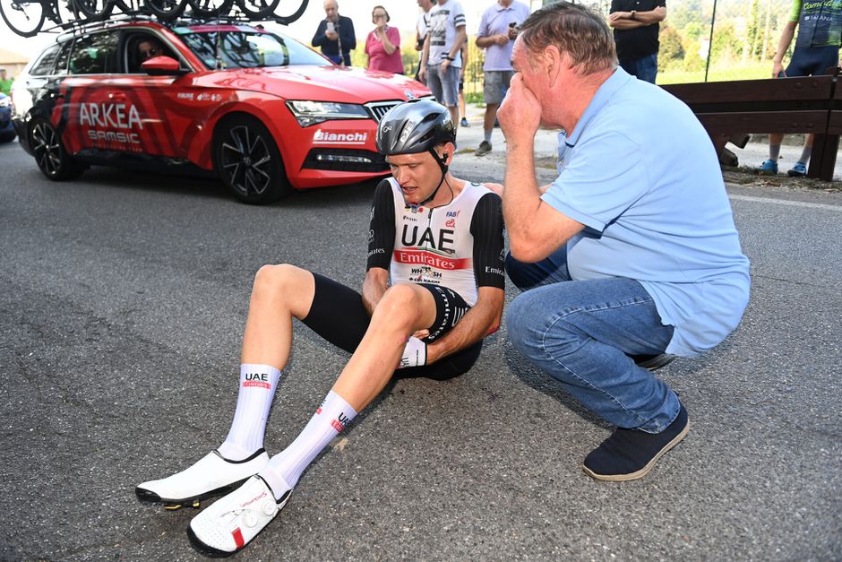 Chaos in Lombardije: Nederlandse Sjoerd Bax BREEKT dijbeen in crash met Remco Evenepoel