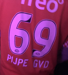 PSV-fan laat wel erg nadrukkelijk blijken wat hij wil: standje 69!