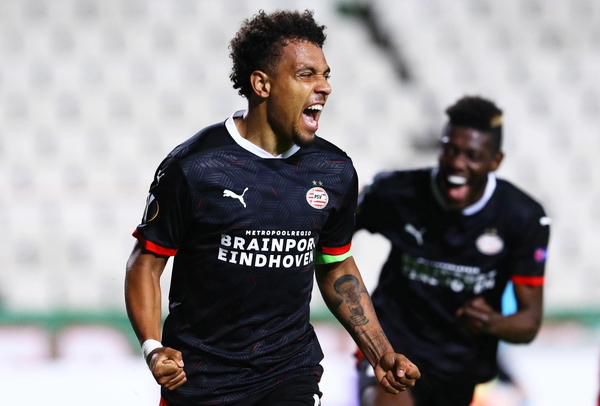 Donyell Malen is trots op in blessuretijd scorend PSV: 'Dat is echt een kracht van ons'