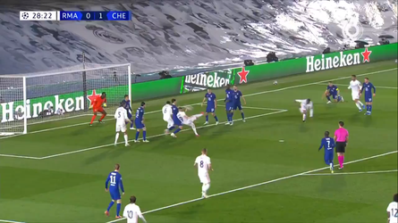 🎥 | Volley van Benzema in halve finale valt heerlijk binnen