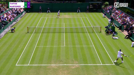 🎥 | Wimbledon: Justin Tiafoe krijgt publiek op de banken na spectaculaire return