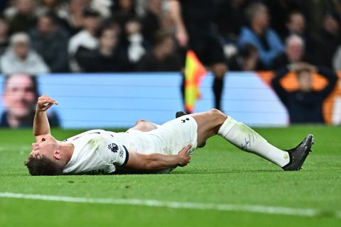 Zorgen om blessure Micky van de Ven: 'Hij zal er een tijdje uit zijn'