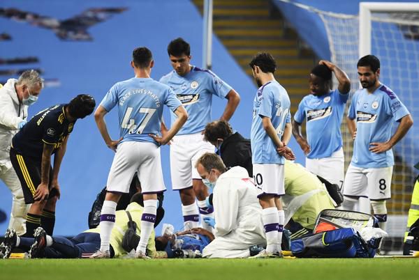 City-verdediger Garcia na botsing met keeper in ziekenhuis