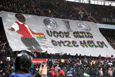 🎥 | Feyenoord-supporters eren Wim Jansen en Christian Gyan met schitterende spandoeken