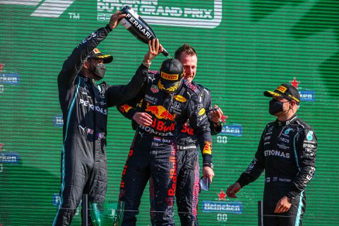 Verstappen denkt dat Mercedes de favoriet is in Monza: 'Maar je weet het nooit'