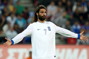 Cultheld Samaras kapt met voetballen