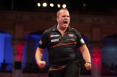 Van Duijvenbode overleeft 1e ronde op World Matchplay na kraker tegen Searle