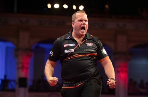 Van Duijvenbode overleeft 1e ronde op World Matchplay na kraker tegen Searle