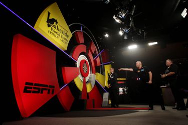 Dennie Olde Kalter sprakeloos na winst op Nick Kenny bij BDO WK Darts