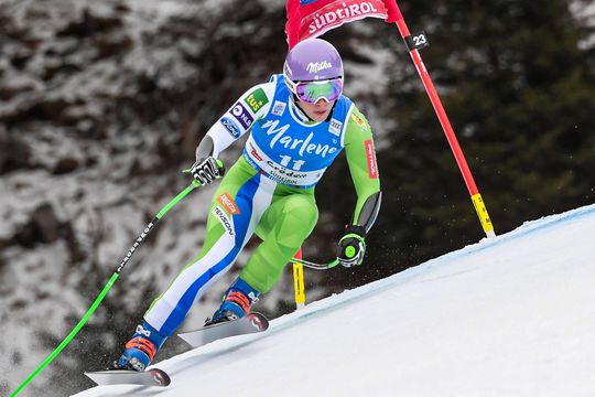 Sloveense skiester Ilka Stuhec wint Super G na zware knieblessure