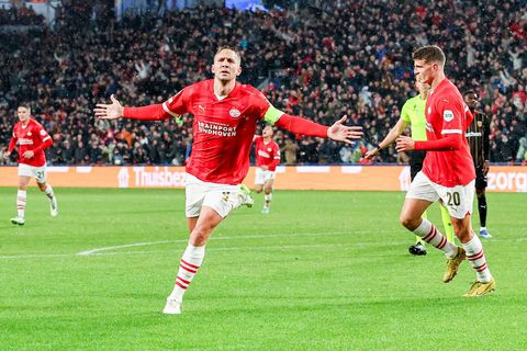 Luuk de Jong is nu samen met Ruud van Nistelrooij de topscorer van PSV in de Champions League