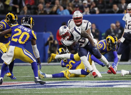 New England Patriots wint allersaaiste Super Bowl ever van Los Angeles Rams (video)